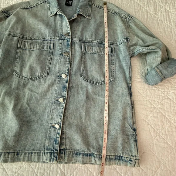GAP Women's Faded Blue Jean Jacket - Picture 6 of 11